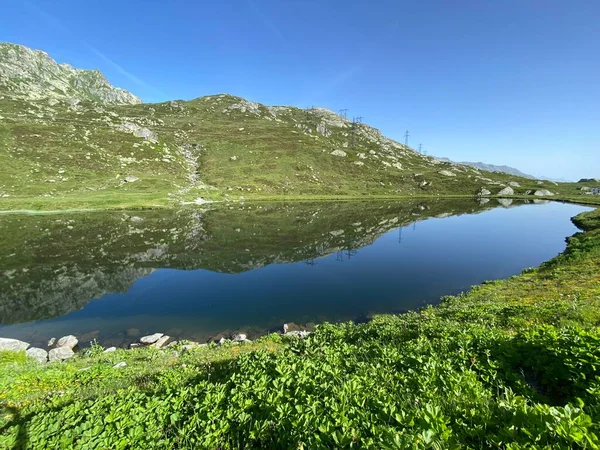 スイス ティチーノ州 テッシン スイス スイス 山のスイスの高山地域のラゴ ロドント湖 ロドント湖 の夏の雰囲気セント ゴットハルト峠 — ストック写真