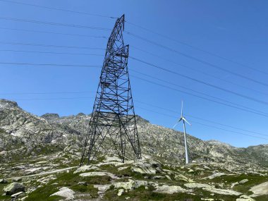 Gotthard rüzgar tarlasında (der Pfad der Energie) veya Windpark St. Gotthard 'da ve Gotthard Geçidi' nin (Gotthard Geçidi) dağlık alp bölgesinde, Airolo - İsviçre (Schweiz)