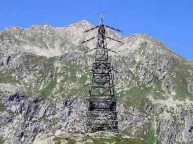 Gotthard rüzgar tarlasında (der Pfad der Energie) veya Windpark St. Gotthard 'da ve Gotthard Geçidi' nin (Gotthard Geçidi) dağlık alp bölgesinde, Airolo - İsviçre (Schweiz)