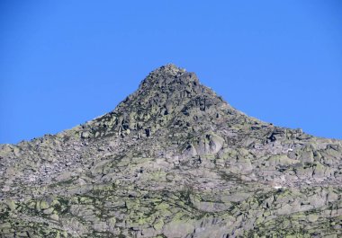 İsviçre Alpleri 'ndeki Winterhorn zirvesi (2661 m) veya Pizzo d' Orsino dağı ve St. Gotthard Geçidi (Gotthardpass), Airolo - Ticino Kantonu (Tessin), İsviçre (Schweiz)