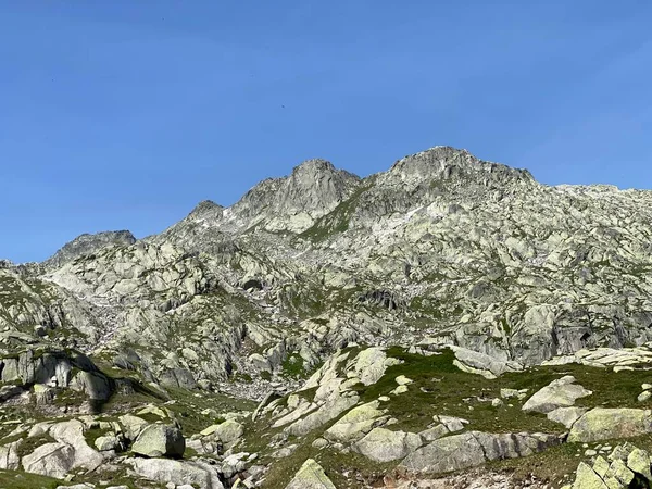 Picos Rocosos Macizo Los Alpes Suizos Sobre Paso San Gotardo —  Fotos de Stock