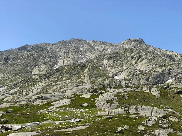 スイス ティチーノ州 テッシン スイス スイス セント ゴットサード峠 Gotthardpass エアロ上のスイスアルプスの大規模な岩の山のピーク — ストック写真