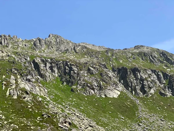 Βραχώδεις Βουνοκορφές Στον Ορεινό Όγκο Των Ελβετικών Άλπεων Πάνω Από — Φωτογραφία Αρχείου