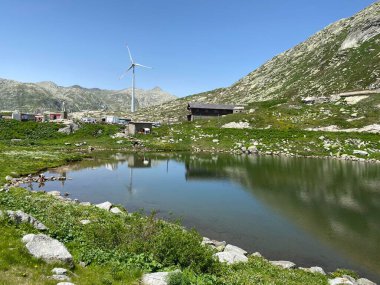 Saint Gotthard Geçidi 'nin İsviçre alp bölgesinde Lago dei Monti veya Dağlar Gölü' ndeki yaz atmosferi (Gotthard Geçidi), Airolo - Ticino Kantonu (Tessin Kantonu), İsviçre (Schweiz)