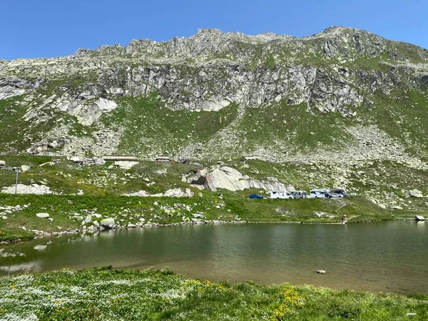 Ambiente Verano Lago Dei Monti Lago Las Montañas Zona Alpina — Foto de Stock