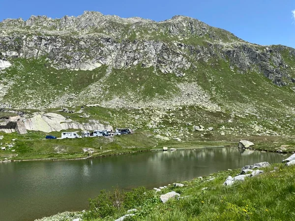 고트가 고트하르트 스위스 티치노 아이로 바이츠 스위스 지대에 산맥의 — 스톡 사진