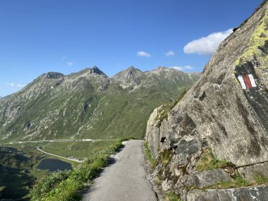 İsviçre 'de yaz mevsiminde dağcılık rotaları ve St. Gotthard geçidi (Gotthardpass) dağ bölgesinde, Airolo - Ticino Kantonu (Tessin), İsviçre (Schweiz)