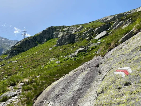 Bergsklättring Skyltar Och Markeringar Det Bergiga Området Alpina Gotthard Pass — Stockfoto