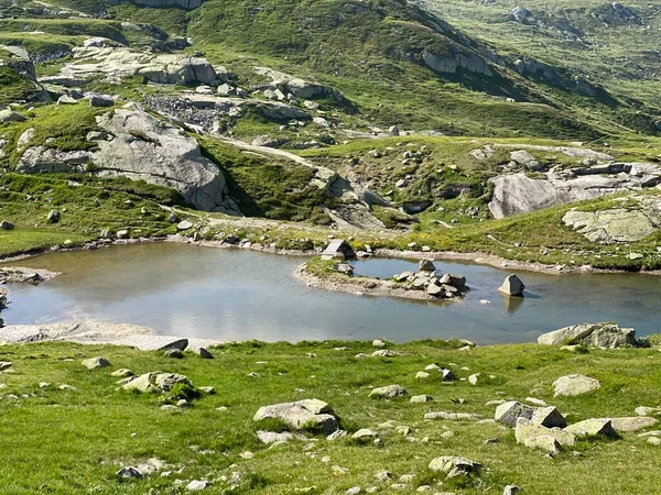 Θερινή Ατμόσφαιρα Στις Ανώνυμες Λίμνες Της Ελβετικής Αλπικής Περιοχής Του — Φωτογραφία Αρχείου