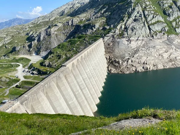 Lucendro Vagy Betongát Lago Lucendro Víztározón Svájci Alpesi Szent Gotthard — Stock Fotó