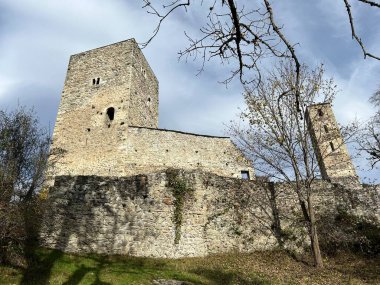 Jorgenberg Şatosu (Joergenberg Şatosu) veya Casti Munt Sogn Gieri (Burgruine Munt Sogn Gieri), Waltensburg - Grisons Kantonu, İsviçre (Kanton Graubuenden, Schweiz)