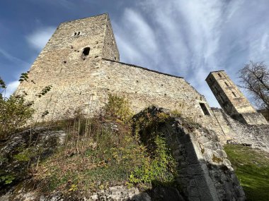 Jorgenberg Şatosu (Joergenberg Şatosu) veya Casti Munt Sogn Gieri (Burgruine Munt Sogn Gieri), Waltensburg - Grisons Kantonu, İsviçre (Kanton Graubuenden, Schweiz)