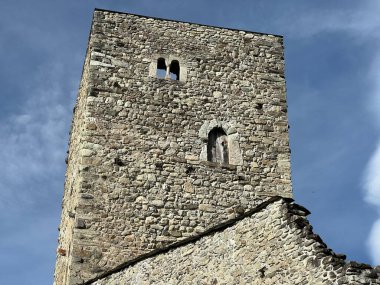 Jorgenberg Şatosu (Joergenberg Şatosu) veya Casti Munt Sogn Gieri (Burgruine Munt Sogn Gieri), Waltensburg - Grisons Kantonu, İsviçre (Kanton Graubuenden, Schweiz)