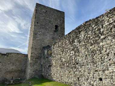 Jorgenberg Şatosu (Joergenberg Şatosu) veya Casti Munt Sogn Gieri (Burgruine Munt Sogn Gieri), Waltensburg - Grisons Kantonu, İsviçre (Kanton Graubuenden, Schweiz)