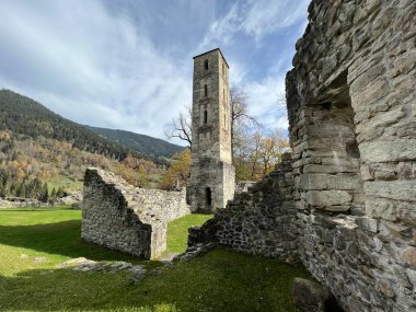 Jorgenberg Şatosu (Joergenberg Şatosu) veya Casti Munt Sogn Gieri (Burgruine Munt Sogn Gieri), Waltensburg - Grisons Kantonu, İsviçre (Kanton Graubuenden, Schweiz)