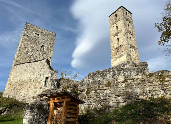 Jorgenberg Şatosu (Joergenberg Şatosu) veya Casti Munt Sogn Gieri (Burgruine Munt Sogn Gieri), Waltensburg - Grisons Kantonu, İsviçre (Kanton Graubuenden, Schweiz)