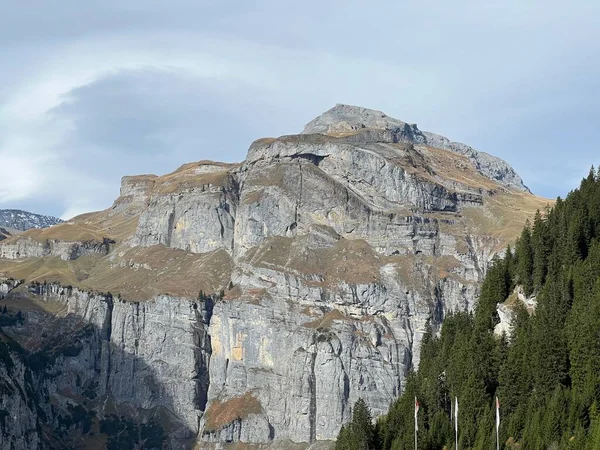 Скелястий Альпійський Пік Піц Флуаз 2814 Над Озером Паніксерзе Гірським — стокове фото