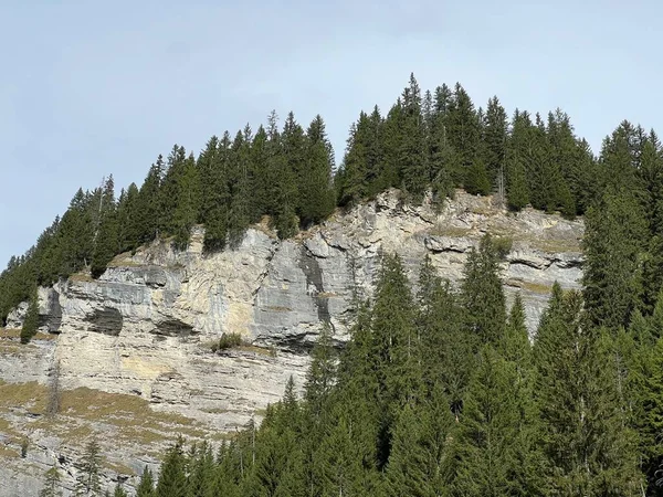 Steile Felswände Und Senkrechte Felsen Über Dem Stausee Panixersee Lag — Stockfoto