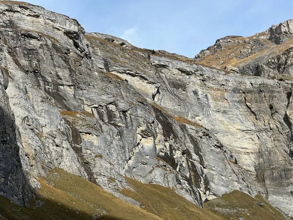 Penhascos Pedra Íngremes Rochas Verticais Acima Lago Reservatório Panixersee Lag — Fotografia de Stock