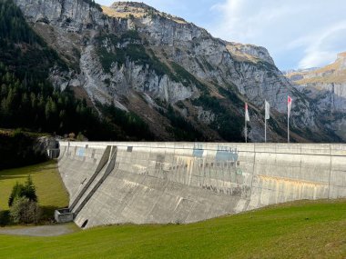 Panixersee Barajı (Lag da Pigniu), İsviçre 'nin Grisonlar Kantonu (Schweiz) kıyısındaki Glarus Alpleri dağ kitlesi Pigniu-Panix' in yamaçlarında yer alan baraj barajı.)