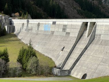 Panixersee Barajı (Lag da Pigniu), İsviçre 'nin Grisonlar Kantonu (Schweiz) kıyısındaki Glarus Alpleri dağ kitlesi Pigniu-Panix' in yamaçlarında yer alan baraj barajı.)