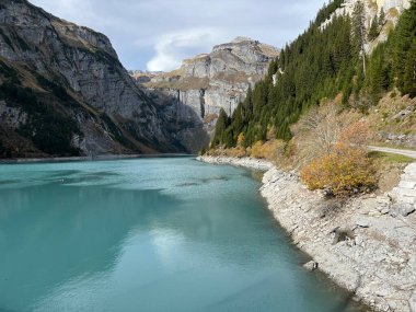 Panixersee Baraj Gölü (Lag da Pigniu) veya Panixer Gölü, Glarus Alpleri dağ kütlesi, Pigniu-Panix - İsviçre 'nin Grisonlar Kantonu (Kanton Graubuenden, Schweiz)