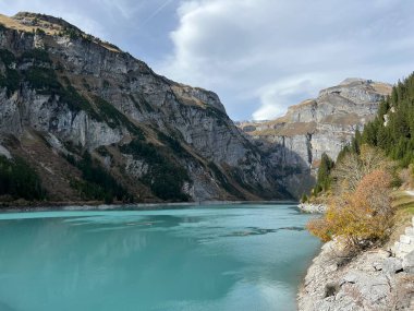 Panixersee Baraj Gölü (Lag da Pigniu) veya Panixer Gölü, Glarus Alpleri dağ kütlesi, Pigniu-Panix - İsviçre 'nin Grisonlar Kantonu (Kanton Graubuenden, Schweiz)