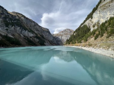 Panixersee Baraj Gölü (Lag da Pigniu) veya Panixer Gölü, Glarus Alpleri dağ kütlesi, Pigniu-Panix - İsviçre 'nin Grisonlar Kantonu (Kanton Graubuenden, Schweiz)