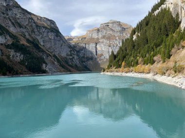 Panixersee Baraj Gölü (Lag da Pigniu) veya Panixer Gölü, Glarus Alpleri dağ kütlesi, Pigniu-Panix - İsviçre 'nin Grisonlar Kantonu (Kanton Graubuenden, Schweiz)