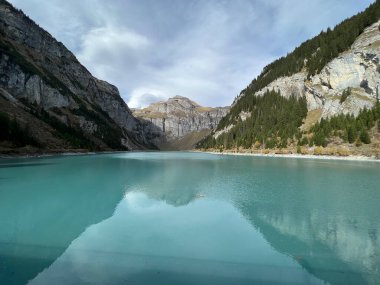 Panixersee Baraj Gölü (Lag da Pigniu) veya Panixer Gölü, Glarus Alpleri dağ kütlesi, Pigniu-Panix - İsviçre 'nin Grisonlar Kantonu (Kanton Graubuenden, Schweiz)