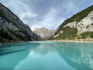 Panixersee Baraj Gölü (Lag da Pigniu) veya Panixer Gölü, Glarus Alpleri dağ kütlesi, Pigniu-Panix - İsviçre 'nin Grisonlar Kantonu (Kanton Graubuenden, Schweiz)