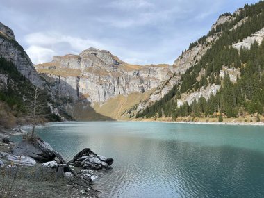 Panixersee Baraj Gölü (Lag da Pigniu) veya Panixer Gölü, Glarus Alpleri dağ kütlesi, Pigniu-Panix - İsviçre 'nin Grisonlar Kantonu (Kanton Graubuenden, Schweiz)