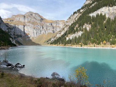 Panixersee Baraj Gölü (Lag da Pigniu) veya Panixer Gölü, Glarus Alpleri dağ kütlesi, Pigniu-Panix - İsviçre 'nin Grisonlar Kantonu (Kanton Graubuenden, Schweiz)