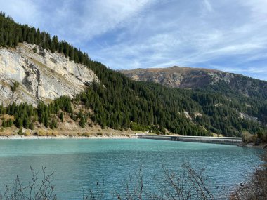 Panixersee Baraj Gölü (Lag da Pigniu) veya Panixer Gölü, Glarus Alpleri dağ kütlesi, Pigniu-Panix - İsviçre 'nin Grisonlar Kantonu (Kanton Graubuenden, Schweiz)