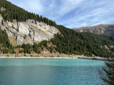 Panixersee Baraj Gölü (Lag da Pigniu) veya Panixer Gölü, Glarus Alpleri dağ kütlesi, Pigniu-Panix - İsviçre 'nin Grisonlar Kantonu (Kanton Graubuenden, Schweiz)