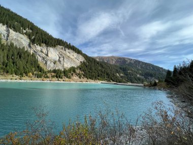 Panixersee Baraj Gölü (Lag da Pigniu) veya Panixer Gölü, Glarus Alpleri dağ kütlesi, Pigniu-Panix - İsviçre 'nin Grisonlar Kantonu (Kanton Graubuenden, Schweiz)