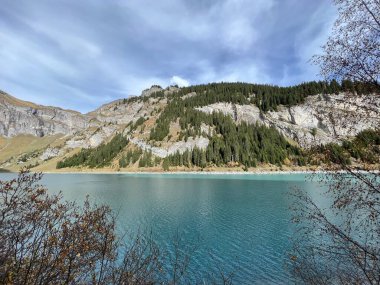 Panixersee Baraj Gölü (Lag da Pigniu) veya Panixer Gölü, Glarus Alpleri dağ kütlesi, Pigniu-Panix - İsviçre 'nin Grisonlar Kantonu (Kanton Graubuenden, Schweiz)