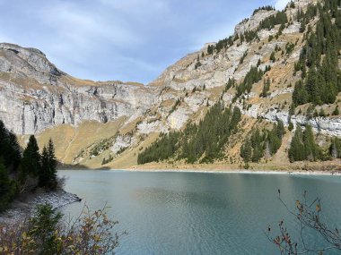Panixersee Baraj Gölü (Lag da Pigniu) veya Panixer Gölü, Glarus Alpleri dağ kütlesi, Pigniu-Panix - İsviçre 'nin Grisonlar Kantonu (Kanton Graubuenden, Schweiz)