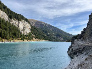 Panixersee Baraj Gölü (Lag da Pigniu) veya Panixer Gölü, Glarus Alpleri dağ kütlesi, Pigniu-Panix - İsviçre 'nin Grisonlar Kantonu (Kanton Graubuenden, Schweiz)