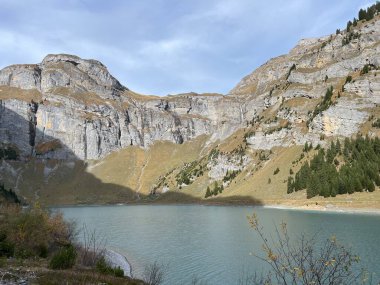Panixersee Baraj Gölü (Lag da Pigniu) veya Panixer Gölü, Glarus Alpleri dağ kütlesi, Pigniu-Panix - İsviçre 'nin Grisonlar Kantonu (Kanton Graubuenden, Schweiz)