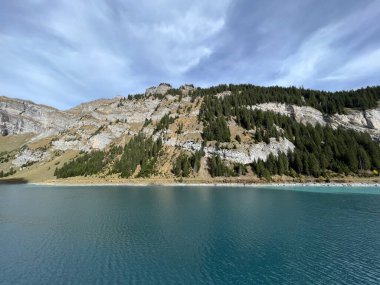 Panixersee Baraj Gölü (Lag da Pigniu) veya Panixer Gölü, Glarus Alpleri dağ kütlesi, Pigniu-Panix - İsviçre 'nin Grisonlar Kantonu (Kanton Graubuenden, Schweiz)