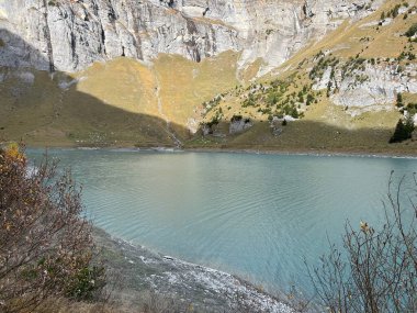 Panixersee Baraj Gölü (Lag da Pigniu) veya Panixer Gölü, Glarus Alpleri dağ kütlesi, Pigniu-Panix - İsviçre 'nin Grisonlar Kantonu (Kanton Graubuenden, Schweiz)