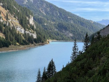 Panixersee Baraj Gölü (Lag da Pigniu) veya Panixer Gölü, Glarus Alpleri dağ kütlesi, Pigniu-Panix - İsviçre 'nin Grisonlar Kantonu (Kanton Graubuenden, Schweiz)