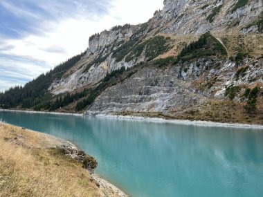 Panixersee Baraj Gölü (Lag da Pigniu) veya Panixer Gölü, Glarus Alpleri dağ kütlesi, Pigniu-Panix - İsviçre 'nin Grisonlar Kantonu (Kanton Graubuenden, Schweiz)