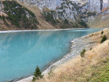 Panixersee Baraj Gölü (Lag da Pigniu) veya Panixer Gölü, Glarus Alpleri dağ kütlesi, Pigniu-Panix - İsviçre 'nin Grisonlar Kantonu (Kanton Graubuenden, Schweiz)