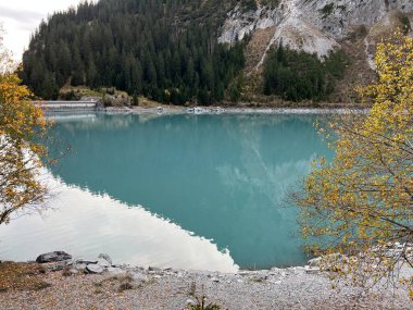 Panixersee Baraj Gölü (Lag da Pigniu) veya Panixer Gölü, Glarus Alpleri dağ kütlesi, Pigniu-Panix - İsviçre 'nin Grisonlar Kantonu (Kanton Graubuenden, Schweiz)