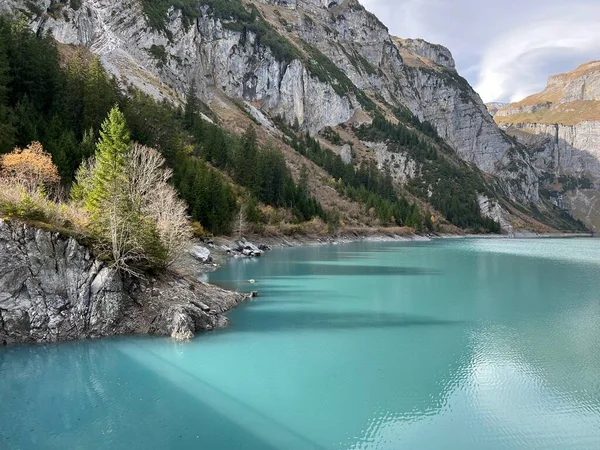 Panixersee Baraj Gölü (Lag da Pigniu) veya Panixer Gölü, Glarus Alpleri dağ kütlesi, Pigniu-Panix - İsviçre 'nin Grisonlar Kantonu (Kanton Graubuenden, Schweiz)
