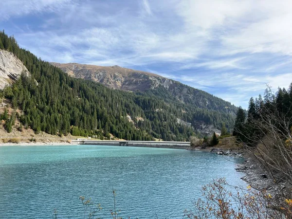 Panixersee Baraj Gölü (Lag da Pigniu) veya Panixer Gölü, Glarus Alpleri dağ kütlesi, Pigniu-Panix - İsviçre 'nin Grisonlar Kantonu (Kanton Graubuenden, Schweiz)