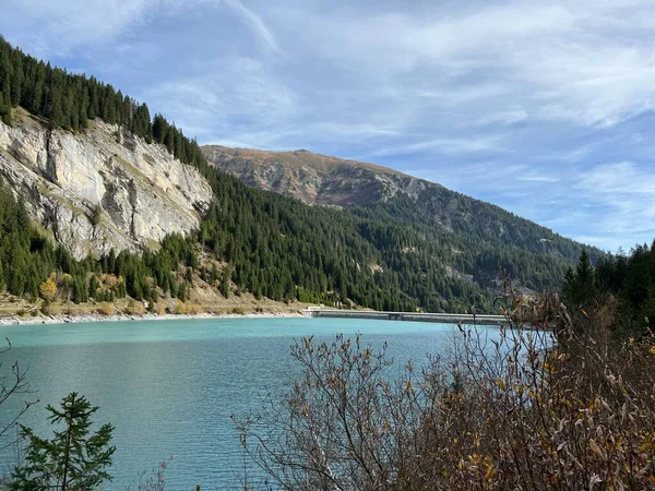 Panixersee Baraj Gölü (Lag da Pigniu) veya Panixer Gölü, Glarus Alpleri dağ kütlesi, Pigniu-Panix - İsviçre 'nin Grisonlar Kantonu (Kanton Graubuenden, Schweiz)