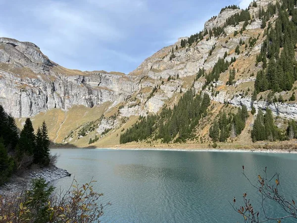 Panixersee Baraj Gölü (Lag da Pigniu) veya Panixer Gölü, Glarus Alpleri dağ kütlesi, Pigniu-Panix - İsviçre 'nin Grisonlar Kantonu (Kanton Graubuenden, Schweiz)